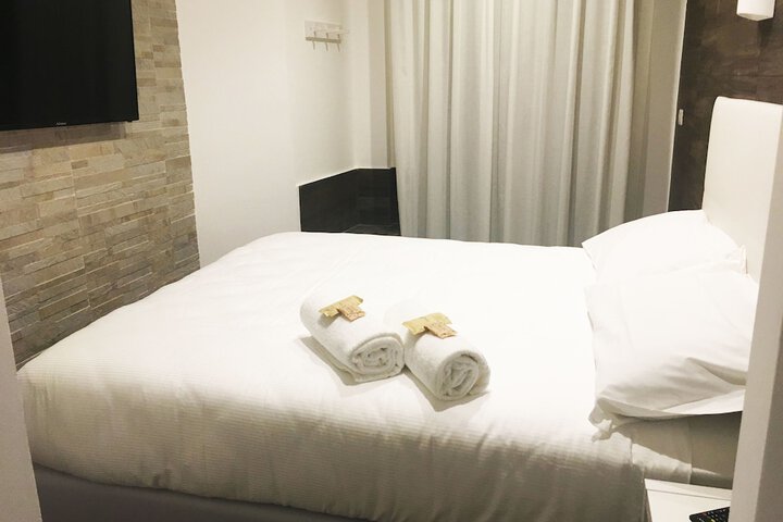 Room 6 of 22