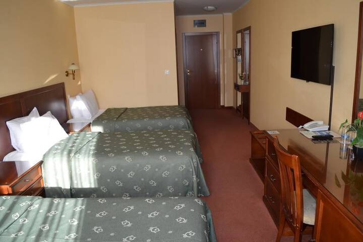 Room 11 of 48
