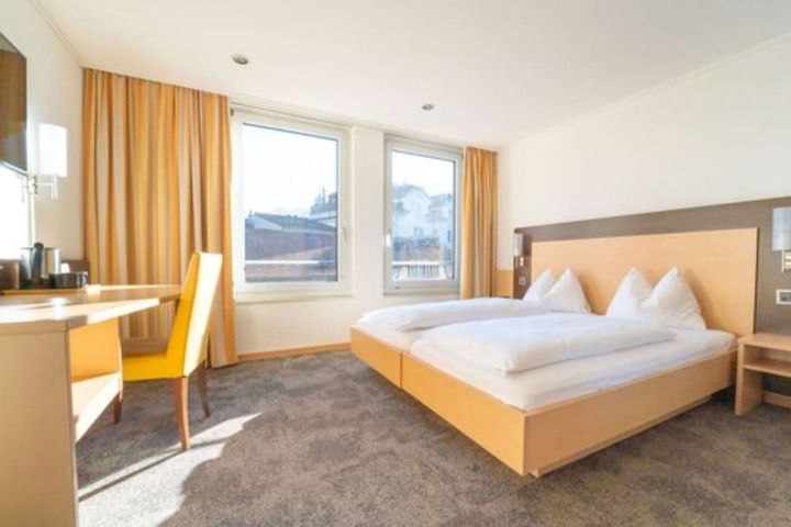 Room 8 of 20