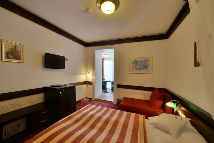 Room 30 of 145