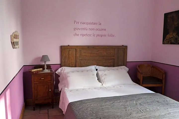 Room 7 of 18