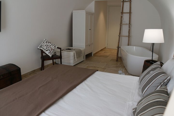 Room 9 of 44