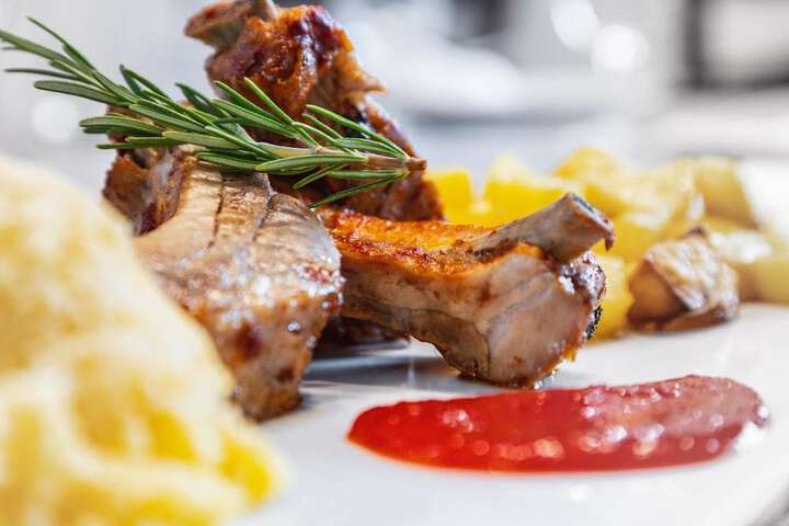 Dining 8 of 29