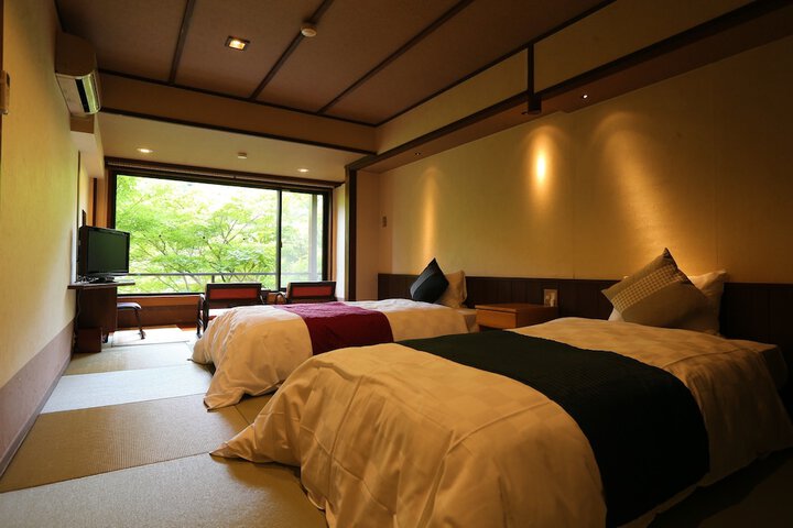 Room 9 of 36