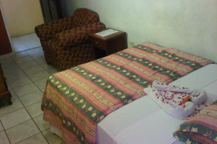 Room 4 of 33