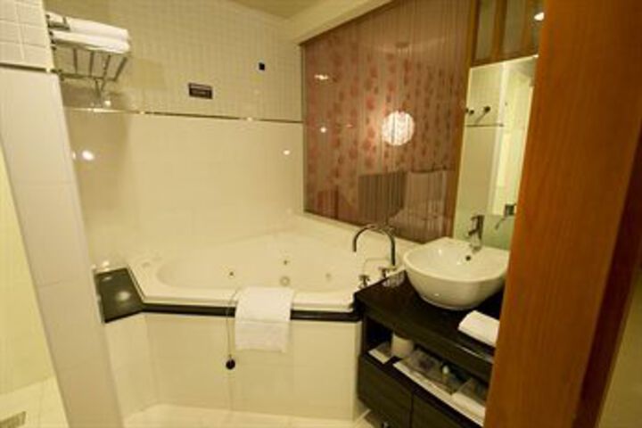 Hot Tub 33 of 41