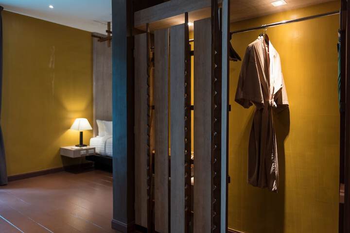 Room 13 of 138