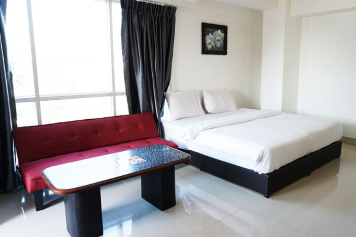 Room 32 of 93