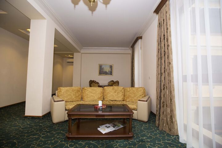 Room 16 of 141