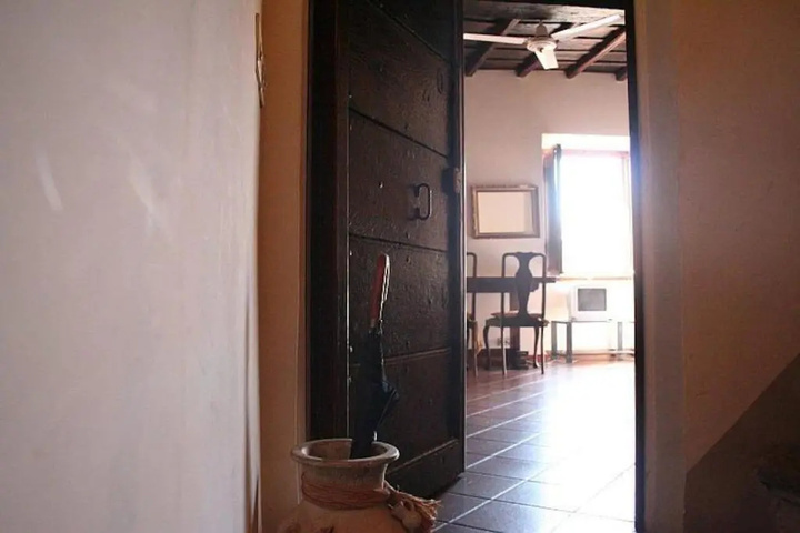 Room 3 of 10