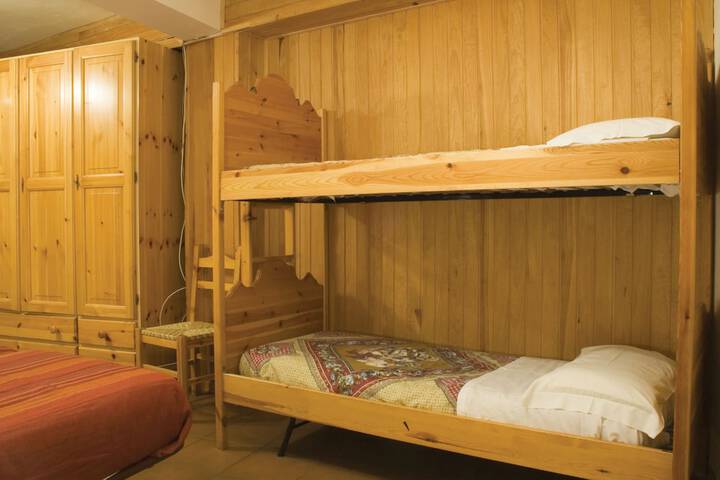 Room 9 of 32