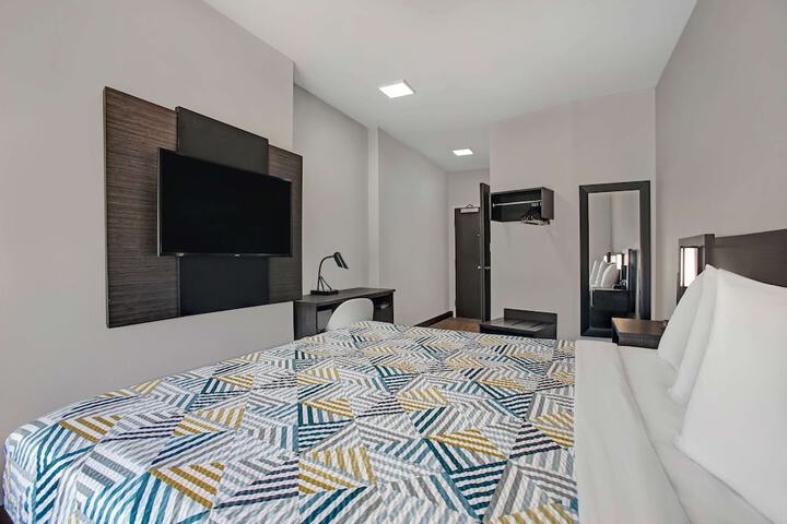 Room 18 of 33
