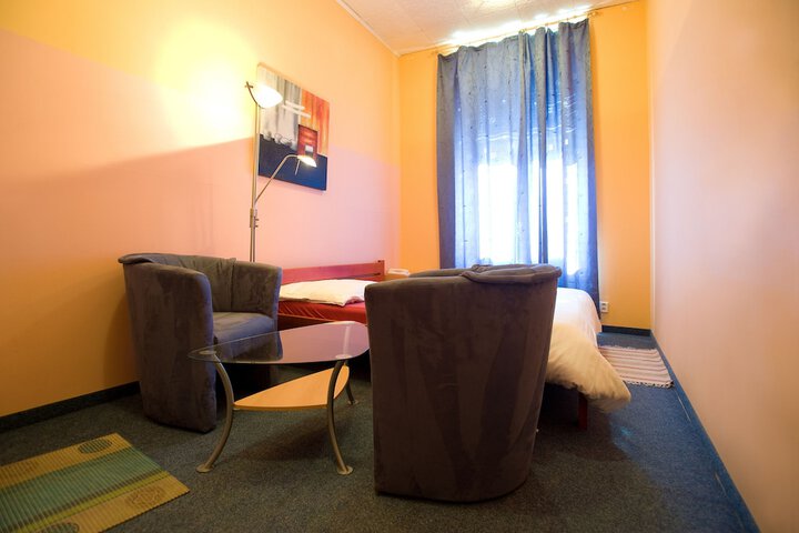 Room 26 of 106