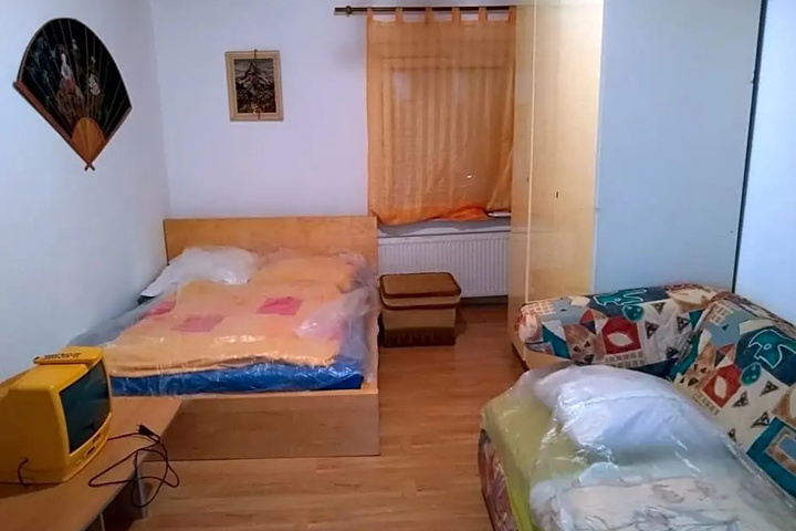 Room 3 of 16