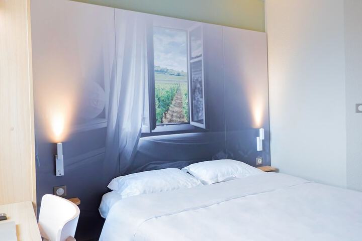 Room 9 of 44