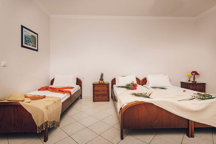 Room 9 of 32