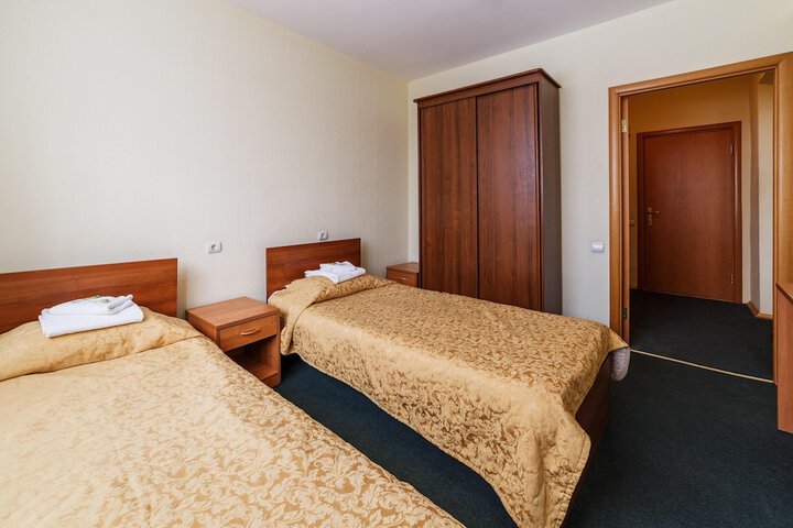 Room 17 of 33