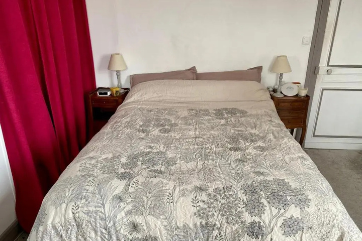 Room 4 of 8