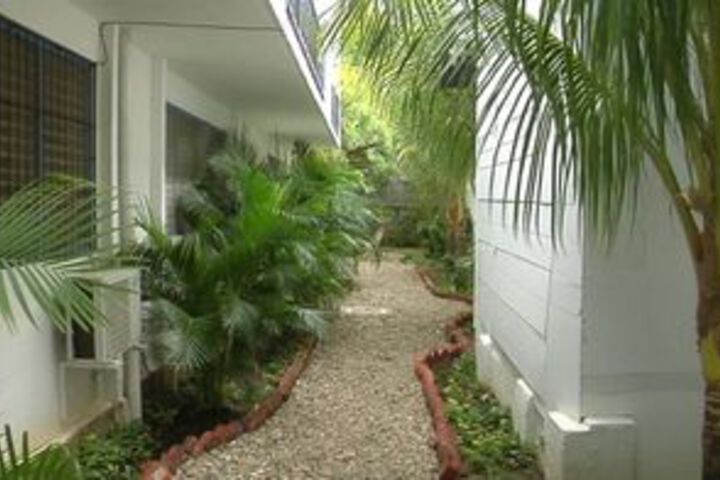 Hotel Exterior 15 of 72