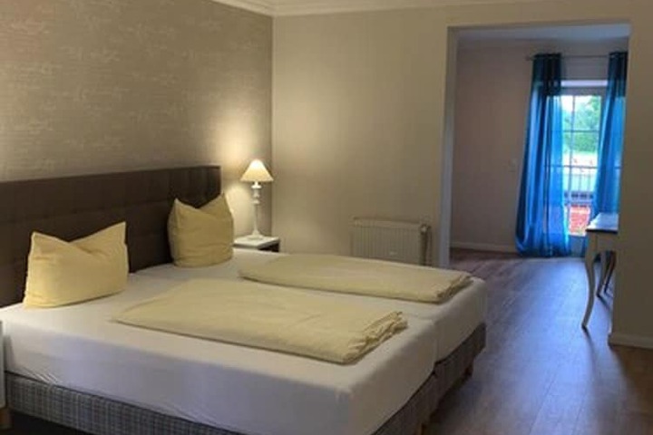 Room 9 of 87