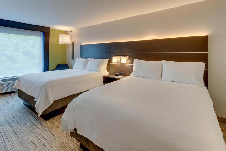 2 Double Beds (7 of 9)