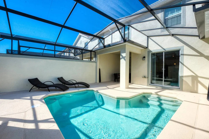 Pool 12 of 18
