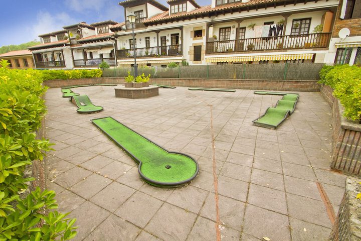 Mini-golf