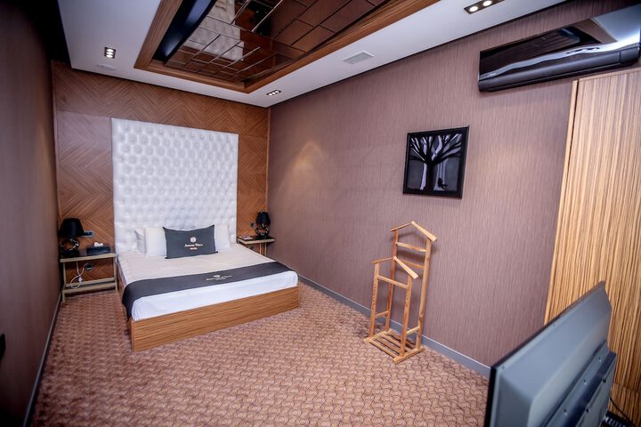 Room 26 of 38