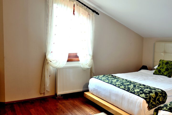 Room 3 of 47