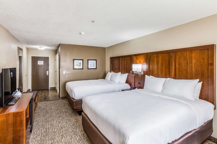 2 Queen Beds (8 of 11)