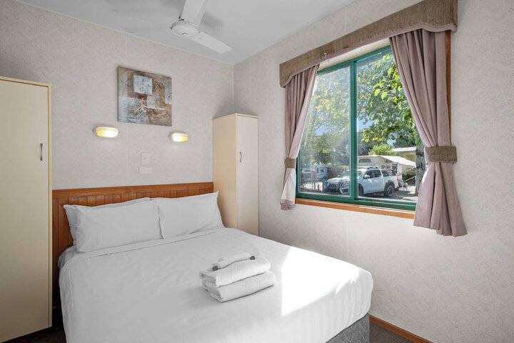 Room 10 of 77