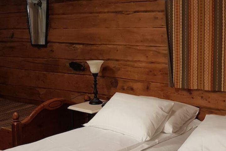 Room 10 of 62