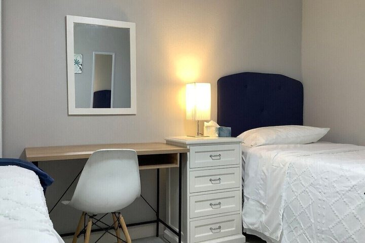 Room 25 of 99