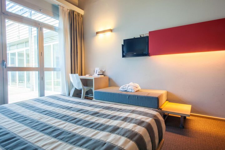 Room 15 of 90