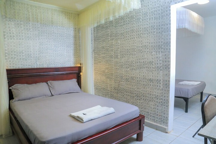 Room 8 of 18