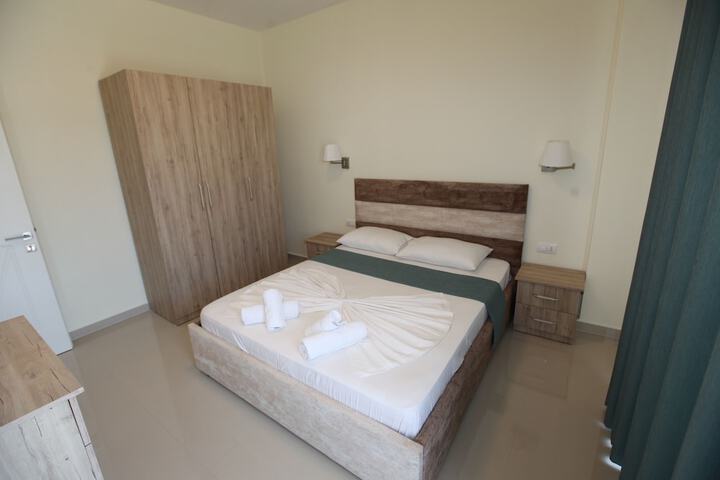Room 5 of 156
