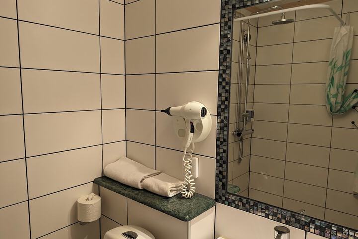 Room 14 of 25