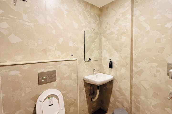 Room 53 of 84