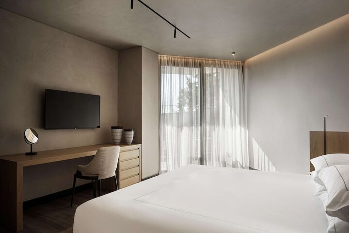 Room 42 of 103
