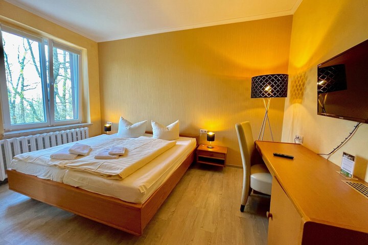 Room 2 of 25