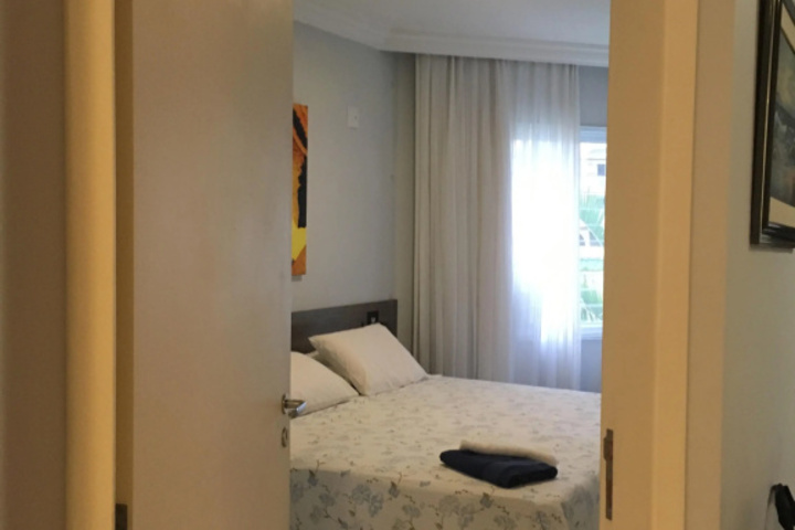 Room 5 of 9