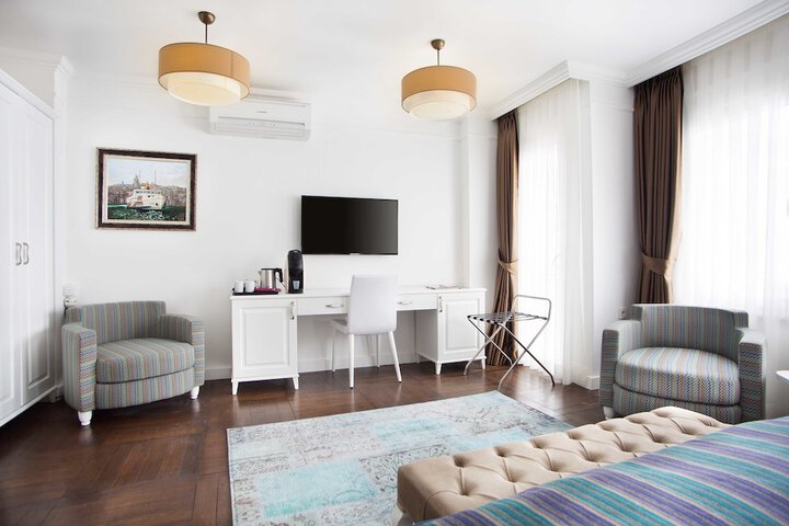 Room 27 of 46