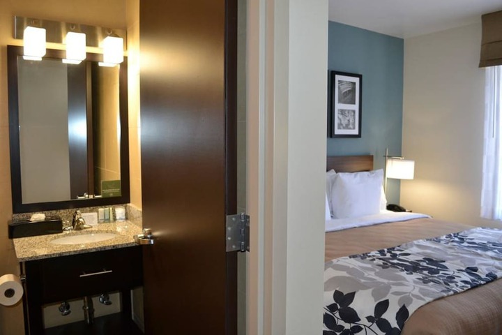 Room 18 of 27