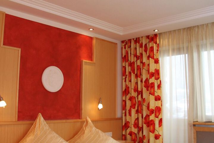 Room 5 of 70
