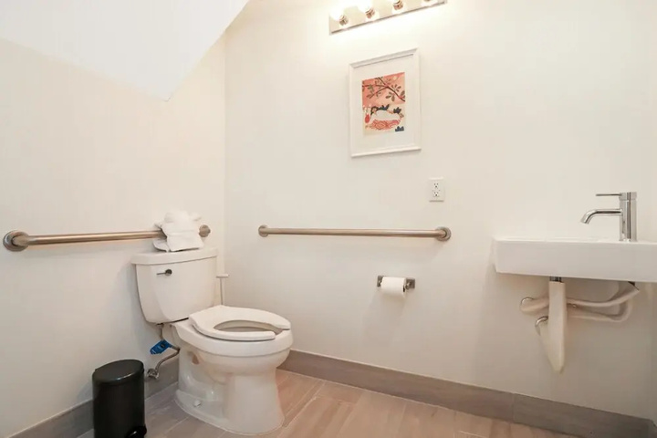 Room 10 of 27