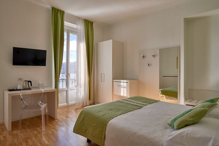 Room 9 of 27