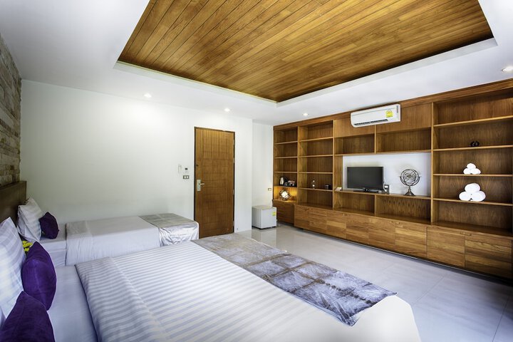 Room 28 of 74