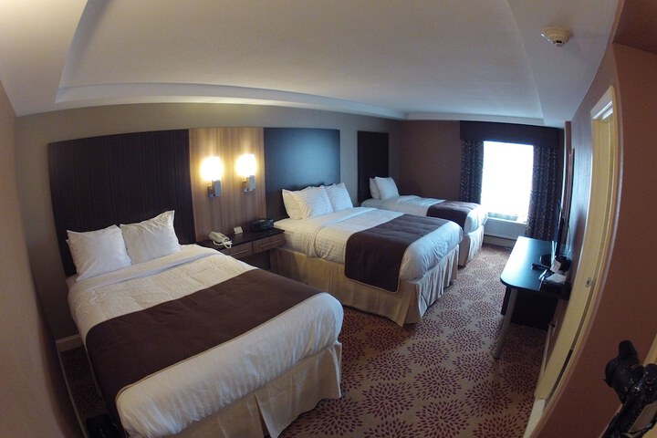 Deluxe 2 Queen Beds (2 of 7)