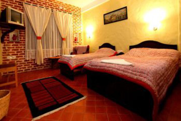 Room 5 of 16
