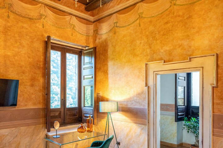 Room 86 of 183